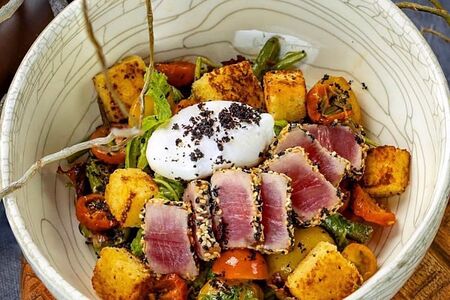 Салат Нисуаз со свежим тунцом