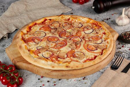 Пицца с тунцом