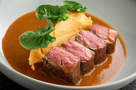 Говядина Бавет с соусом жю