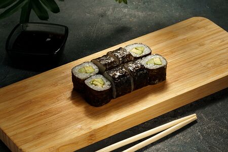 Маки с авокадо