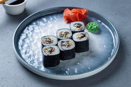 Хосомаки с угрём