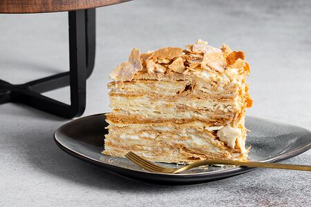 Торт Наполеон с соленой карамелью