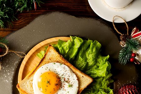 Сэндвич с ветчиной и яйцом