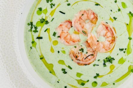 Крем-суп из брокколи с креветками