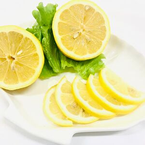 Нарезанный лимон