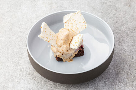 Брауни, шоколадный ганаш с ореховым муссом