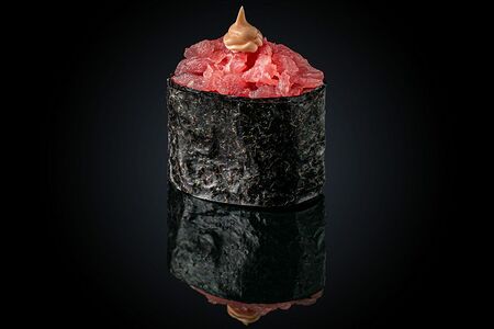 Гункан с тунцом