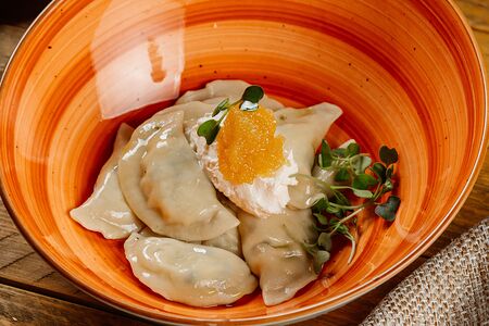 Квари с нежным картофелем, сыром и щучьей икрой