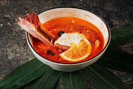 Солянка с копчёным ребром