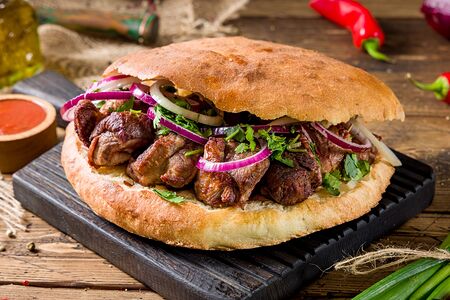 Шашлык из бараньей мякоти в хлебе