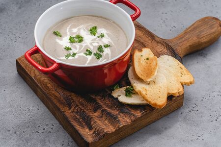 Суп крем грибной