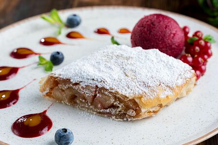 Яблочный штрудель