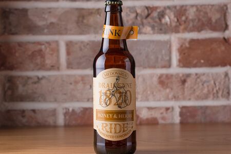 Медоварус мед и травы