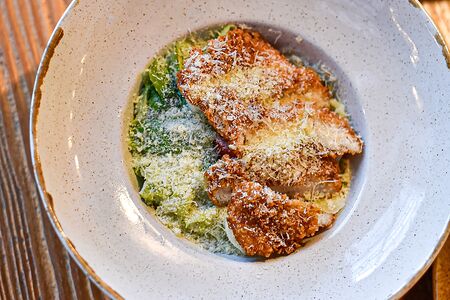 Цезарь с хрустящим цыпленком