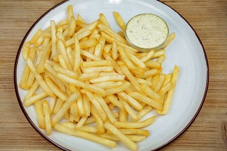 Картофель фри с чесночным соусом