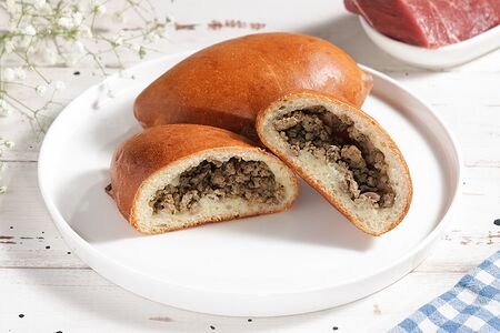 Пирожок сдобный Мясной