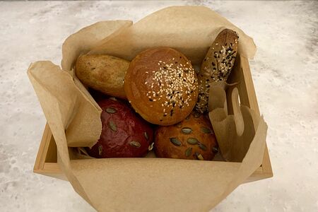 Хлебная корзина из пяти видов хлеба