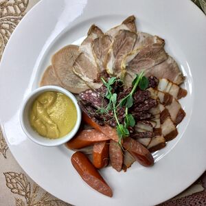 Мясная тарелка