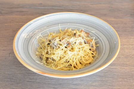 Паста с курицей и грибами