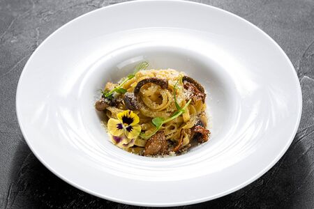 Тальятелле с рваными грибами