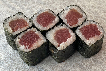 Ролл с тунцом