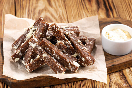 Хлебные гренки с сыром и чесноком