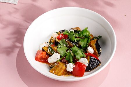 Салат с баклажанами и томатами