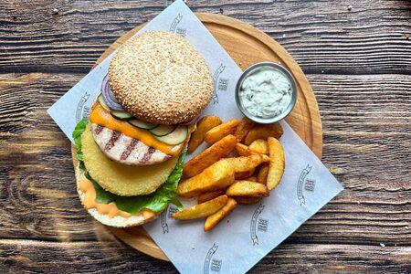 Бургер Сырный Ганс с курицей