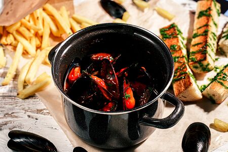 Мидии в томатном соусе