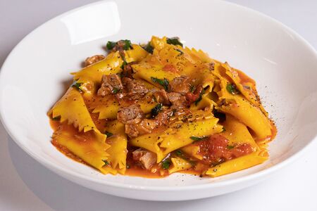 Паппарделле с рагу из ягнёнка