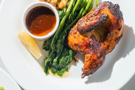 Фермерский цыпленок с соусом жу