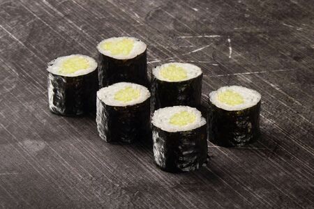 Ролл с огурцом