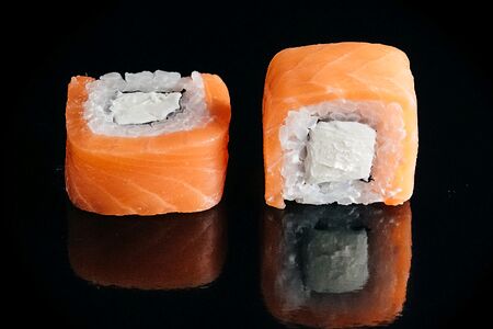 Ролл чиз лосось