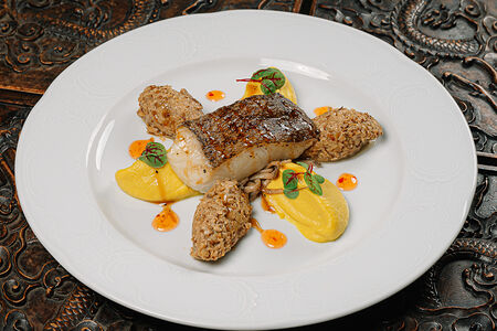 Палтус с соте из белых грибов