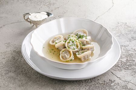 Пельмени с мраморной говядиной и бульоном