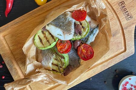 Филе сибаса, запечённое в пергаменте