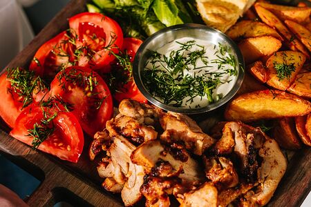 С куриной грудкой на углях