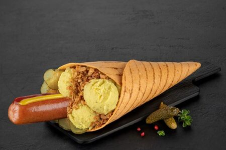 Рулле с охотничьей колбаской