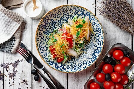 Салат с копченым судаком