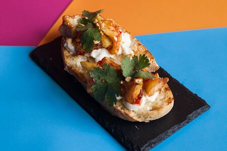 Брускетта с баклажанами