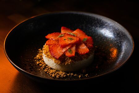 Панна-котта, сезонные фрукты