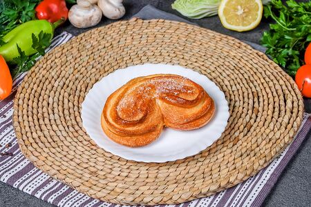 Булочка сахарная