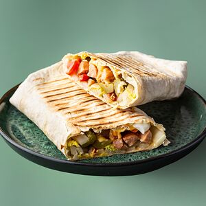 Завертон с колбасками и халапеньо