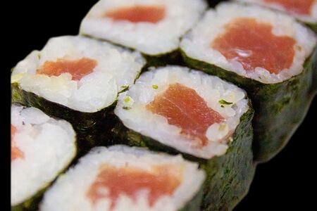 Ролл с тунцом