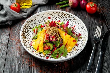 Салат из жареного сулугуни