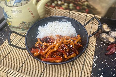 Свинина по-сычуаньски соломкой с острым перцем