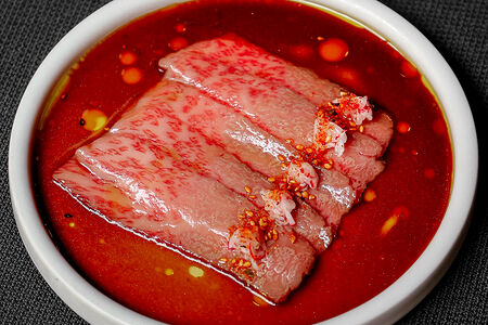 Вагю, редис, соус тунец BBQ