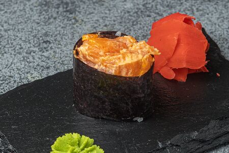 Суши Спайси с лососем