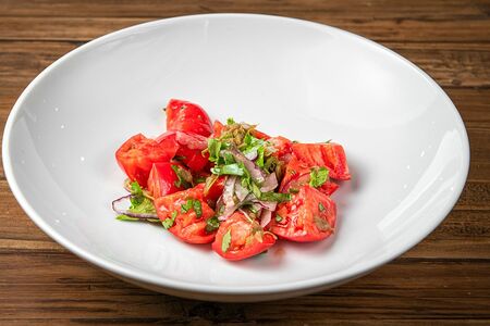 Сладкие томаты с джонджоли и крымским луком