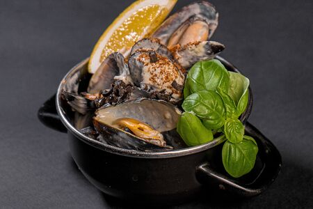 Мидии Камамбер и манго